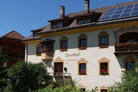 Stroblhof (Toblach) im Sommer