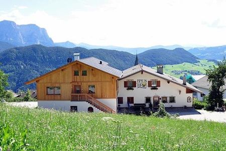 Pension Haus Tirol (Lajen) im Sommer