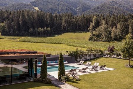 Hotel Petrus (Bruneck / Reischach) im Sommer