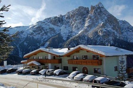 Hotel Gstatsch (Kastelruth) im Winter