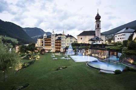 ADLER Spa Resort Dolomiti (Ortisei) in estate