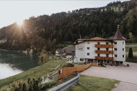 Hotel Seehof (Monguelfo-Tesido / Monguelfo) in estate