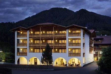 Wirtshaushotel Alpenrose (St. Lorenzen) im Winter