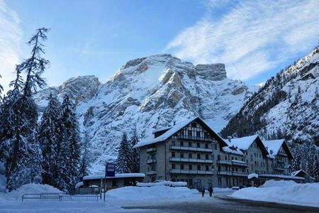 Hotel Pragser Wildsee (Prags / St. Veit) im Winter