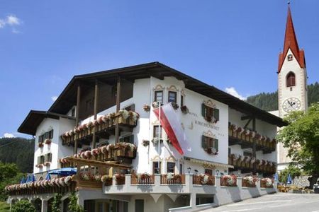 Hotel Kirchenwirt (Toblach / Aufkirchen) im Sommer