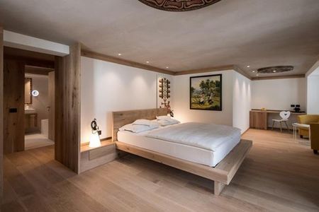 Hotel Posta Zirm (Corvara) in estate