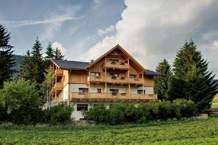 Garni & Residence Helvetia (Niederdorf) im Sommer
