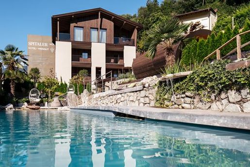 Weingut & Genusshotel Spitalerhof (Klausen) im Sommer