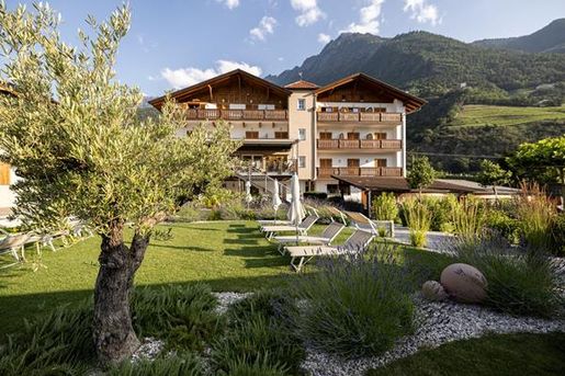 Hotel Heinrichshof (Algund / Dorf) im Sommer